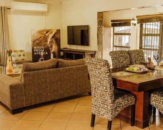 Bothabelo Luxury Villas - Phalaborwa - Living room