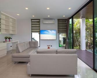 Lively Stay At Vibrant Kata, 4br Pool Villa B2 Near Beach - Utk2 - Phuket City - Living room