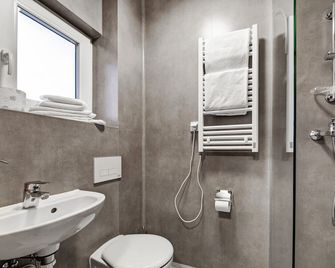 24Seven Hotel Nürnberg - Nuremberg - Bathroom