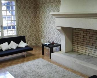Perfect for relaxed group getaways - Sariac-Magnoac - Sala de estar