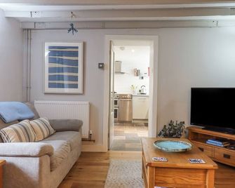 3 Pebble Cottage, Pet Friendly, Country Holiday Cottage In Brixham - Brixham - Living room