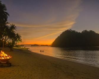 Las Cabanas Beach Resort - El Nido - Beach