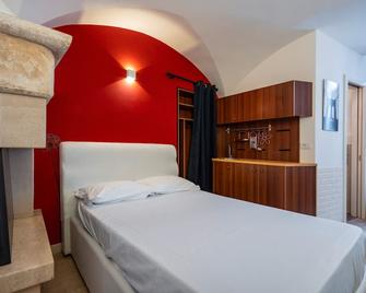 Giù in centro - Putignano - Camera da letto