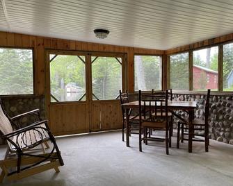 Waterfront - Saint Regis Falls - Dining room
