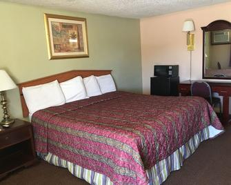 Trails West Motel - Hutchinson - Bedroom
