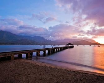 This magnificent, island-style estate truly exceeds all expectations. - Kaumakani - Strand