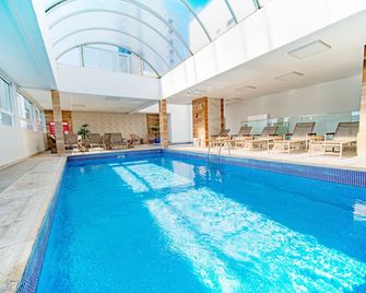 Hotel Plaza Camboriú - Balneário Camboriú - Bể bơi