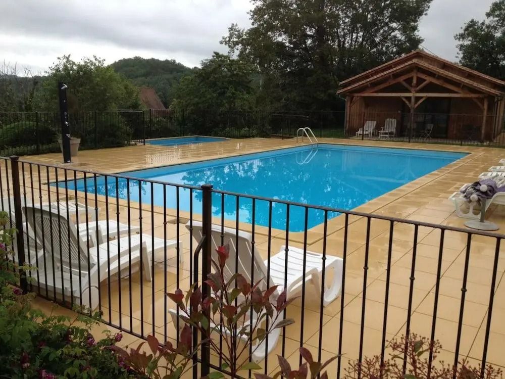 Village De Gites Le Chatenet - Coly - Pool