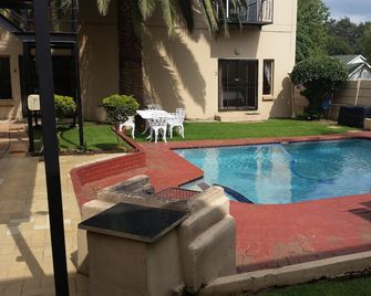 Louhallas Accommodation - Johannesburg - Piscina