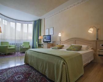 Hotel Luis - Fiera di Primiero - Bedroom