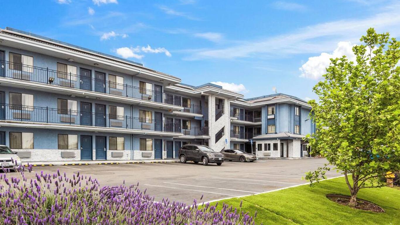 Executive Inn