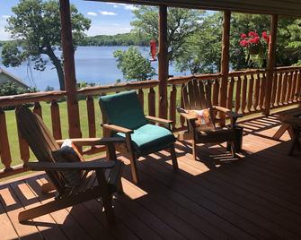 Serene Cabin Retreat with Stunning Views, Fishing, and Private Lake Access. - Aitkin - Balcony