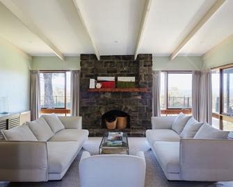 Luxury house with pool, fireplace and stunning Yarra Valley views - Yarra Glen - Sala de estar