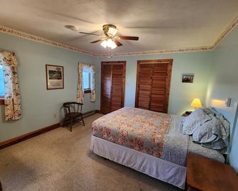 Wonderful Quiet neighborhood retreat in the Village of Watkins Glen - Watkins Glen - Bedroom