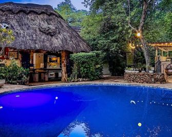 Victoria Falls Backpackers Lodge - Victoria Falls