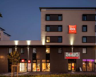 Ibis Saint Quentin En Yvelines Velodrome - Montigny-le-Bretonneux - Bâtiment