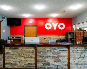 King Bed | Non smoking - Redwood Falls - Front desk