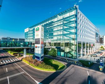 Courtyard by Marriott Prague Airport - Prague - Building