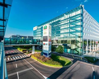 Courtyard by Marriott Prague Airport - פראג - בניין