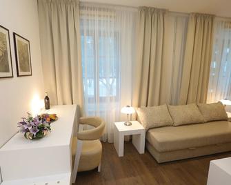 Garni Hotel Vila Drina - Bajina Bašta - Living room