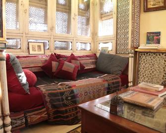 A riad with hanging garden, terraces and swimming pool, in the heart of Nabeul. - Nabeul - Obývací pokoj