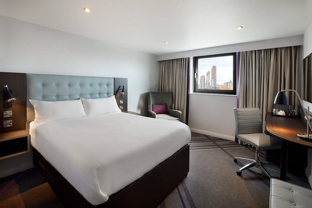 Premier Inn Southampton Airport thumbnail 3