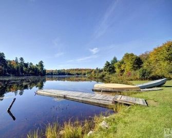 Quiet Bay Lakeside Escape - Magnetawan
