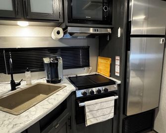 Cozy Rv In Temple With Wifi, Ac - Temple - Kitchen