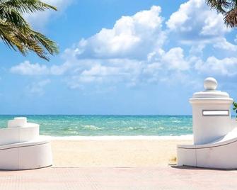 Las Olas Oasis, Pool, Parking, Central and Cozy! - Fort Lauderdale - Plage