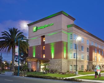 هوليداي إن آند سويتس أوكلاند أيربورت بي آيتش جي - أواكلاند (كاليفورنيا) - مبنى