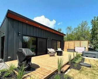 Reid's Cove Retreat - Tatamagouche - Patio