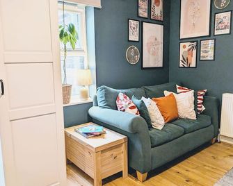 Cosy Peacehaven - Free on site Parking! Pet friendly! - Weymouth - Living room