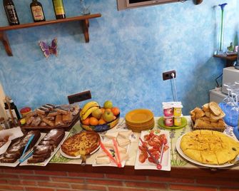 El Cuartelillo Viejo - Polientes - Buffet