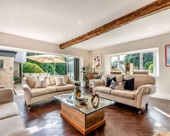 Six bed Cotswold Holiday Home - Cross Keys Cottage - Stow-on-the-Wold - Pokój dzienny