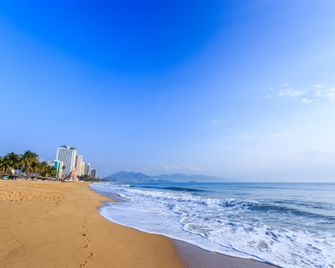 Nha Trang Oceanfront Luxury Villa Anh Nguyen - Nha Trang - Beach