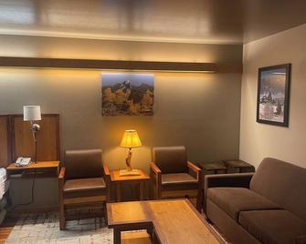 Rocker Inn - Butte - Living room