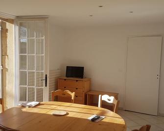 1 Week From 205 Euros For 2 - Cours-de-Pile - Dining room