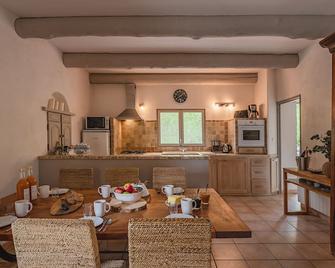 Beautiful house in an exceptional place - jacuzzi & pool-in Drôme Provençale - Rémuzat - Comedor