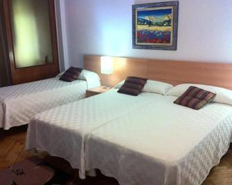 Hostal Del Carmen - Santander - Bedroom