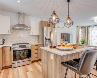 Amira | Nature Retreat | Hiking - Brownsburg-Chatham - Kitchen