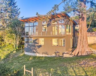 NEW! Luxury, Waterfront, Natural beauty, Near restaurants (Harbor) - Ilwaco - Building
