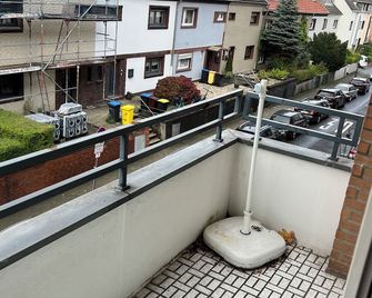Beautiful Fully Furnished 2-Room Apartment in Prime Gerresheim Location - Düsseldorf - Balcón