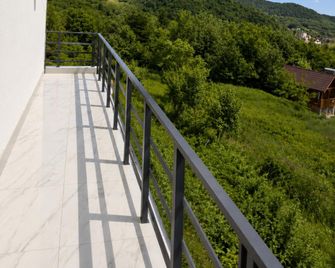 Pensiunea casa duculescu - Ocnele Mari - Balcony