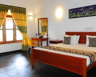 Regina Beach Bungalow - Trincomalee - Bedroom