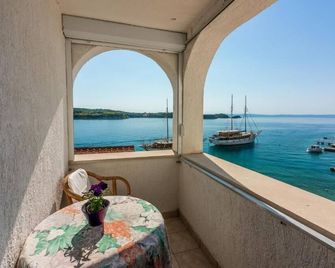 Apartments Vera - Supetarska Draga - Balcón