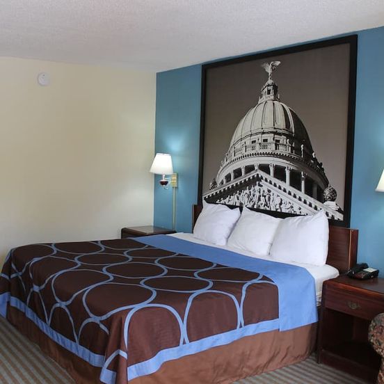 Bedroom view of Howard Johnson Vicksburg