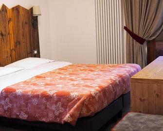 Hotel Serena - Dimaro - Schlafzimmer