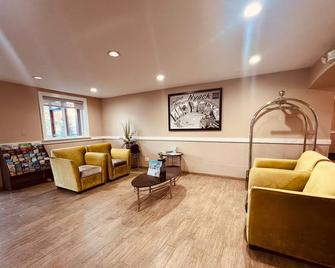 FairBridge Inn Express Nyack - Nyack - Front desk
