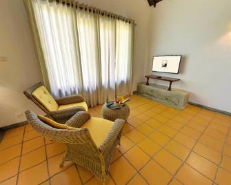 Ehalagala Lake Resort - Sigiriya - Sala de estar
