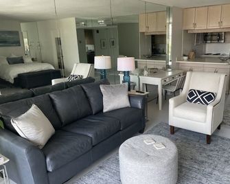 Awesome Cozy Studio Next To Hotel Del - Coronado - Living room